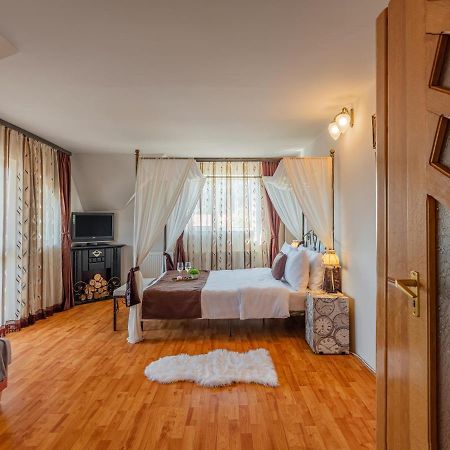 Rose Apartment Sighişoara Esterno foto
